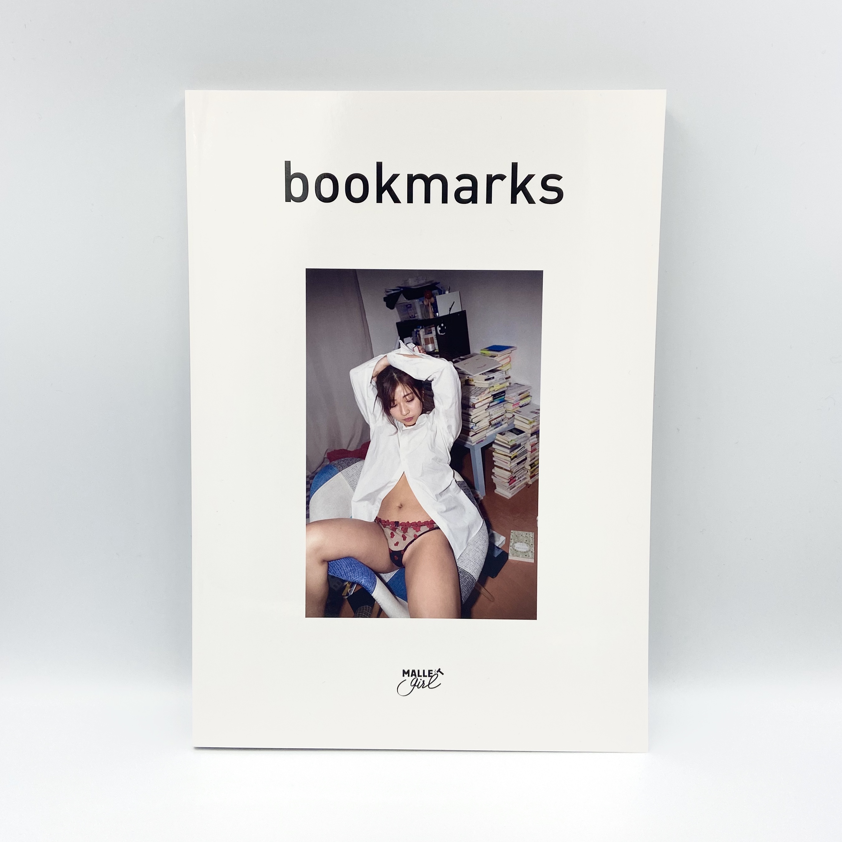 大貫彩香特別限定フォトブック 「bookmarks」300部限定オークション 